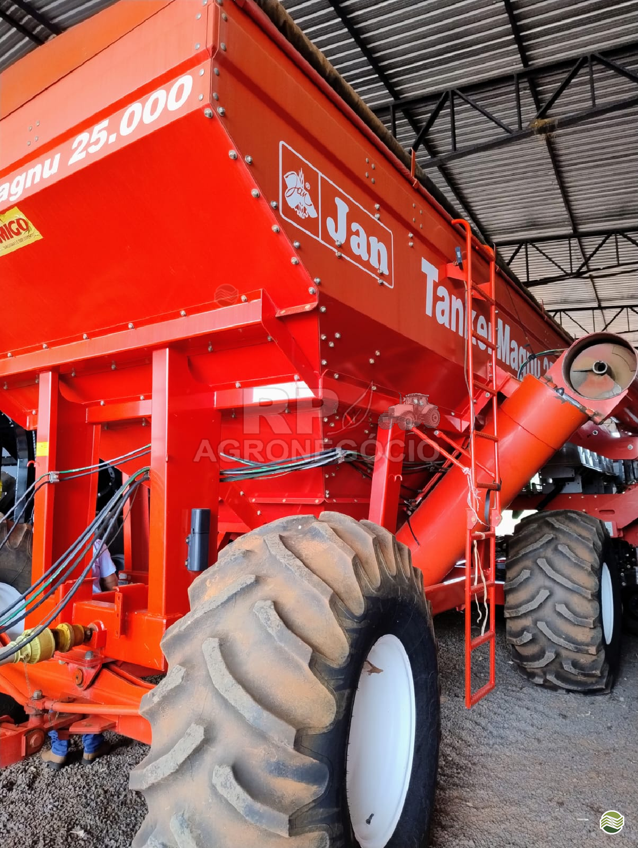 IMPLEMENTOS AGRICOLAS CARRETA BAZUKA GRANELEIRA 25000 RP Agronegócio MONTIVIDIU GOIAS GO